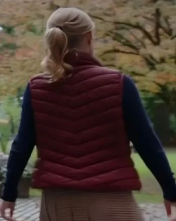 The Reluctant Royal Emilie de Ravin Vest - Image 2