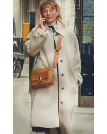 Emily Wright I Jack Wright S01 Beige Coat