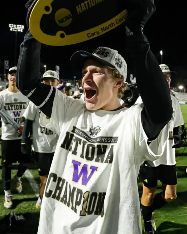 Washington Huskies National W Champions T-shirt