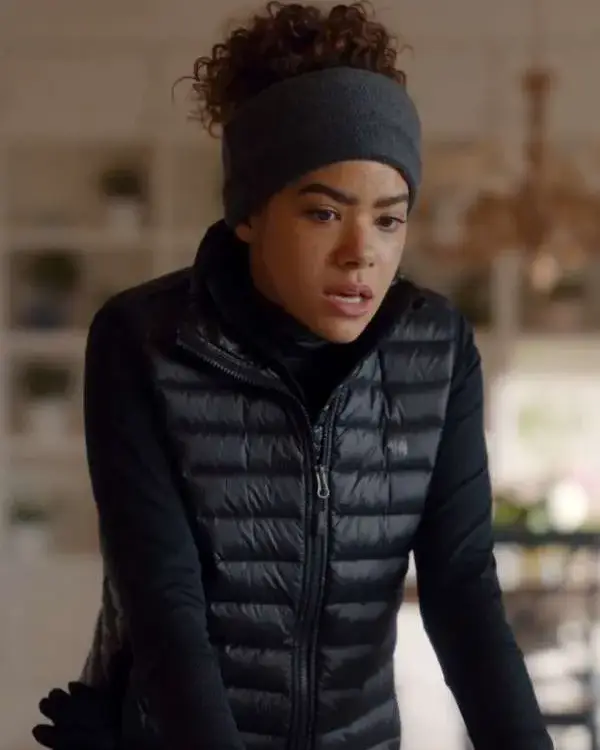 Antonia Gentry Ginny & Georgia S02 Black Vest