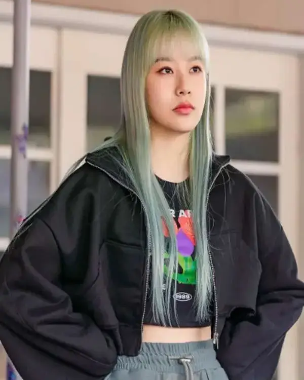 Park Yoo-na Spirit Fingers Black Jacket