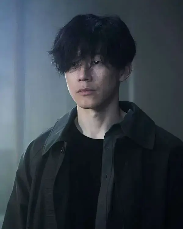 Shop Ryu The Old Woman with the Knife 2025 Kim Mu-yeol Black Cotton Trench Coat For Sale