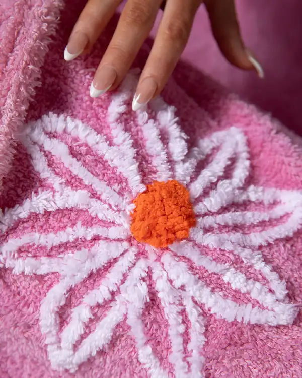 Famous Falling Daisies Chenille bathrobe in Lipstick pink 2025 For Sale