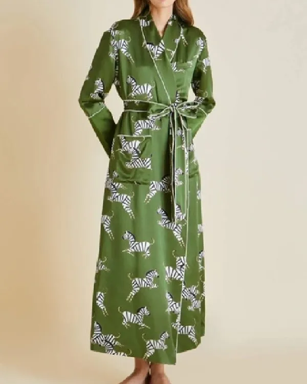 Deborah Vance TV Series Hacks Season 05 Jean Smart Green Zebra Print Robe
